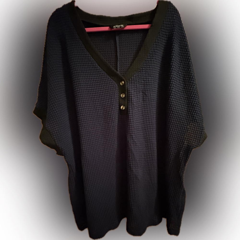 BloomChic Women's Navy & Black Button-Up Top